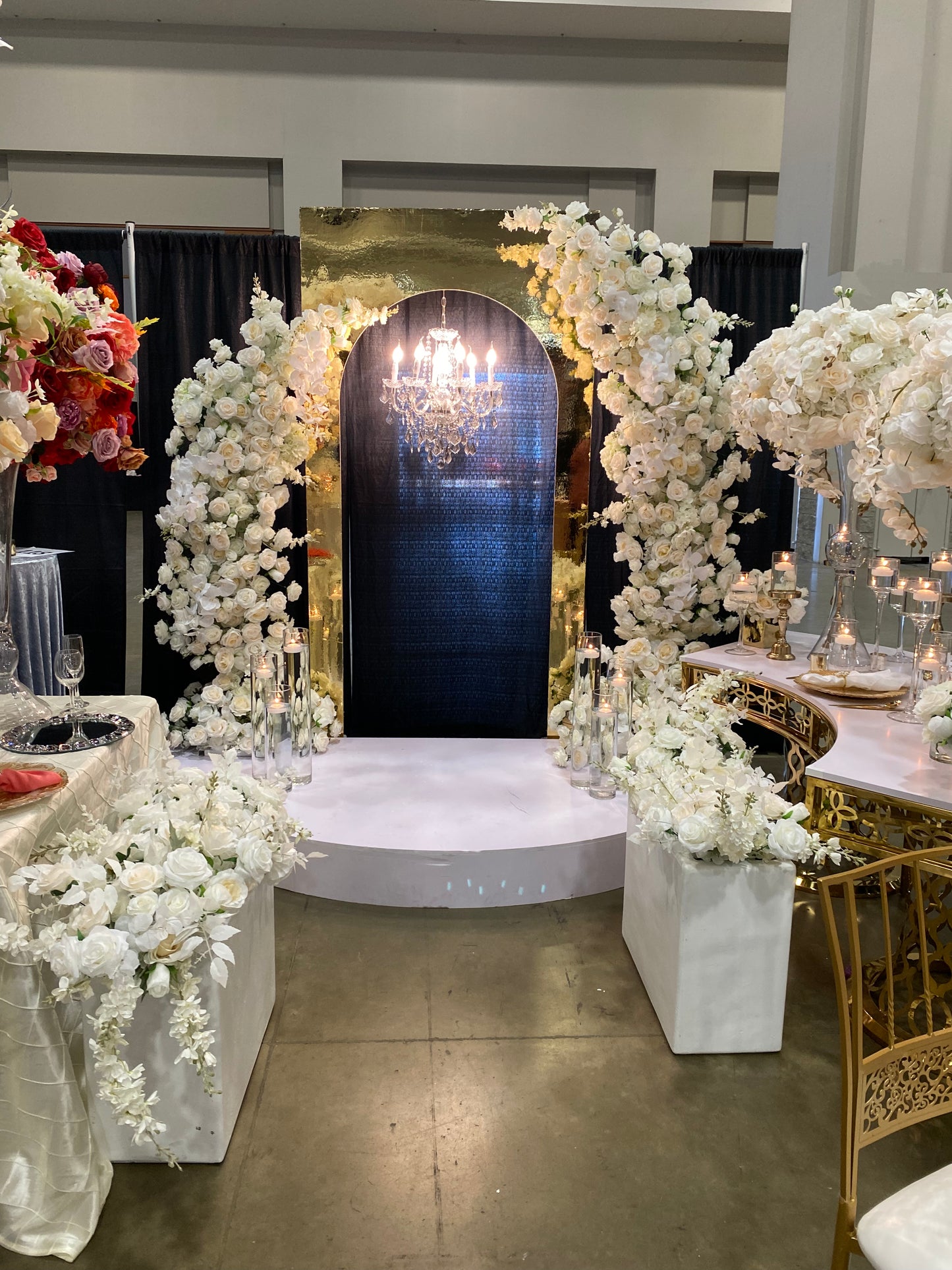 Timeless arch design flowers 450 and board 650
